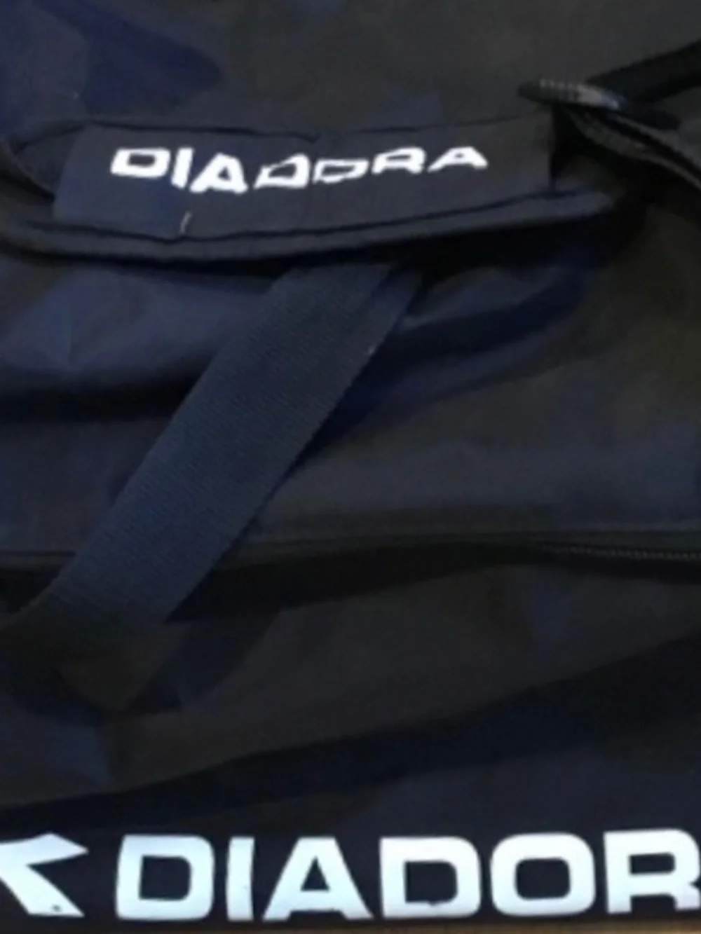 DIADORA SOCCER SMALL PLAYER BAG. 12X12X24